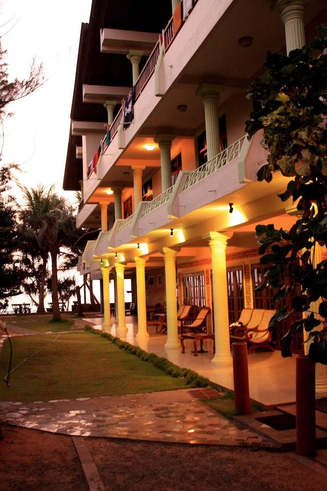 Time N Tide Beach Resort Hikkaduwa Exterior photo