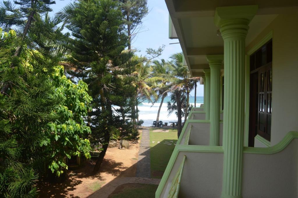Time N Tide Beach Resort Hikkaduwa Room photo
