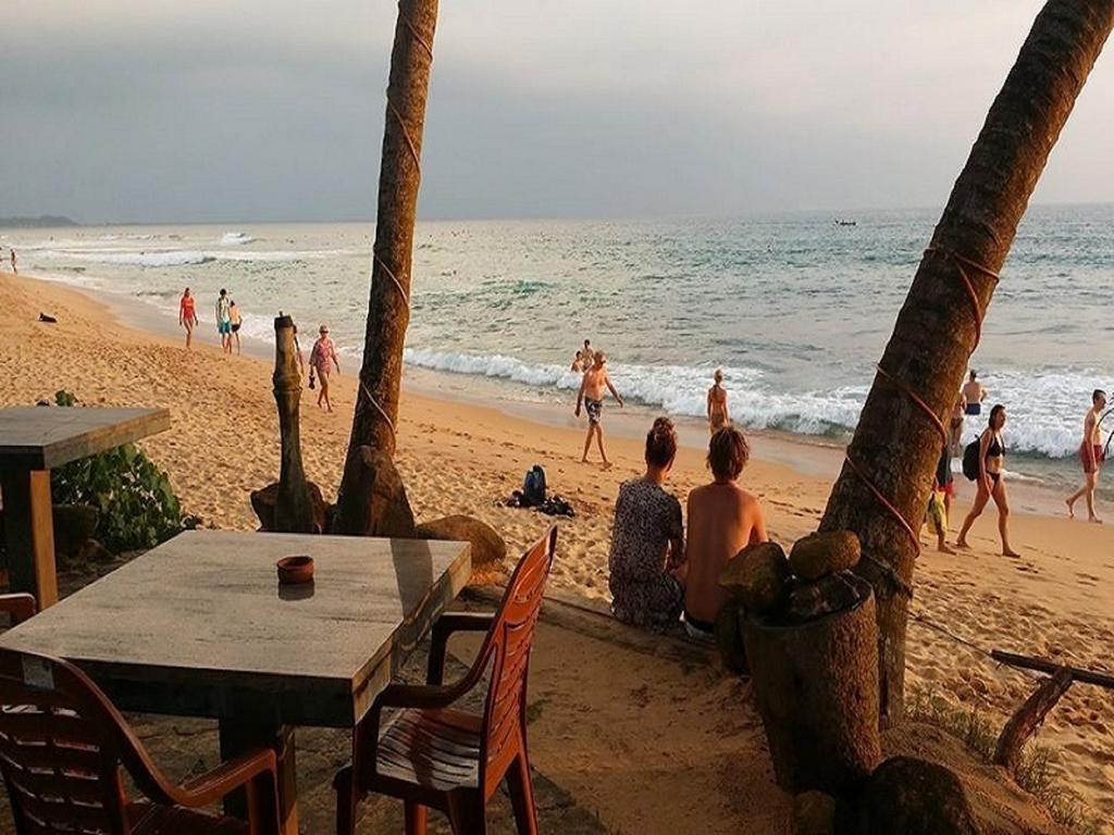 Time N Tide Beach Resort Hikkaduwa Exterior photo