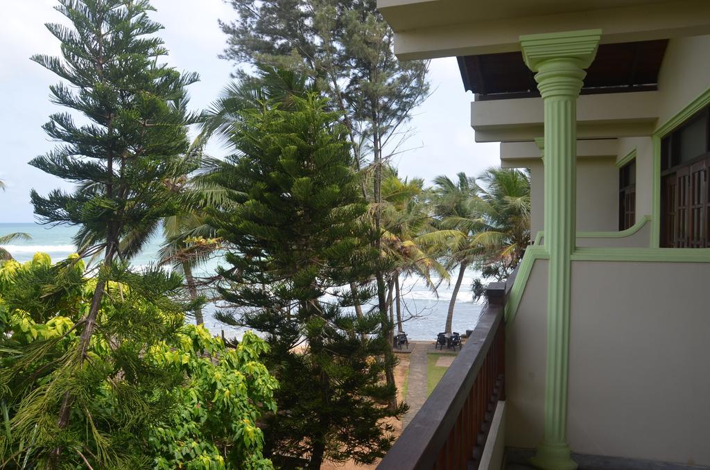 Time N Tide Beach Resort Hikkaduwa Exterior photo