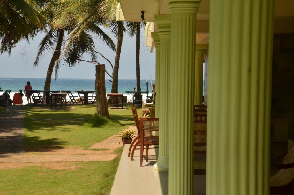 Time N Tide Beach Resort Hikkaduwa Exterior photo