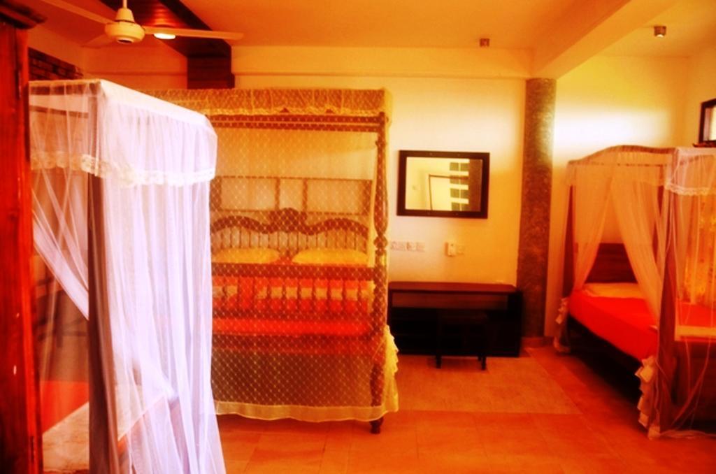 Time N Tide Beach Resort Hikkaduwa Exterior photo