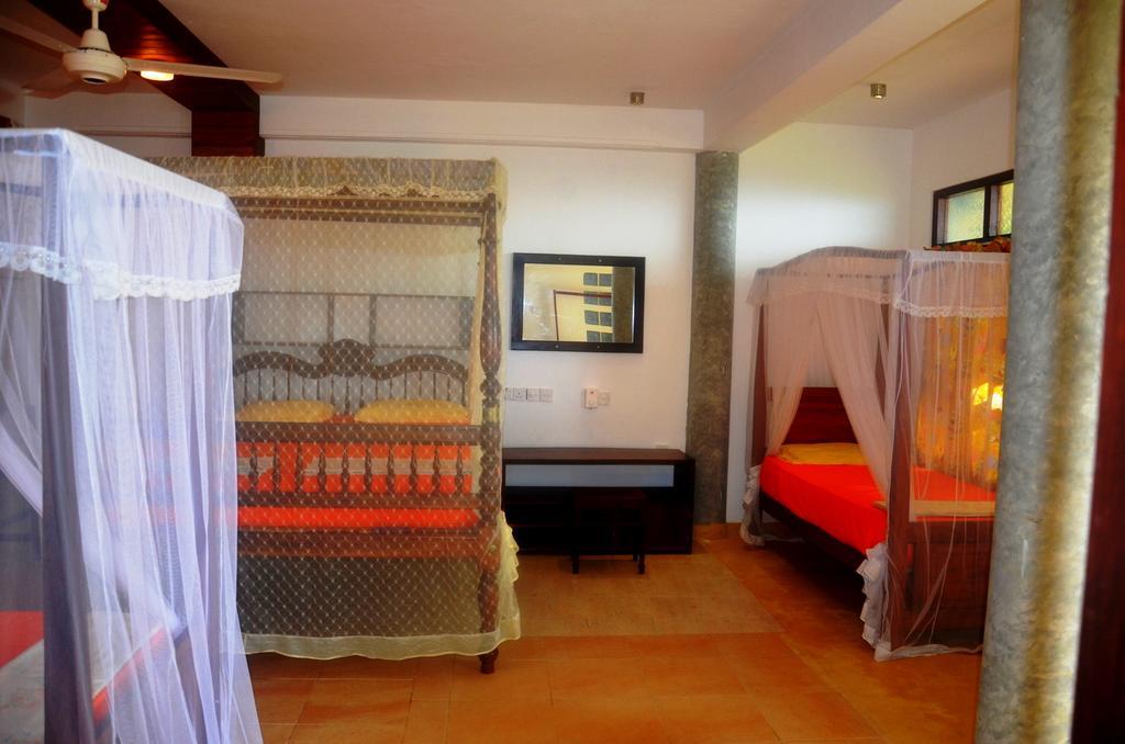 Time N Tide Beach Resort Hikkaduwa Exterior photo